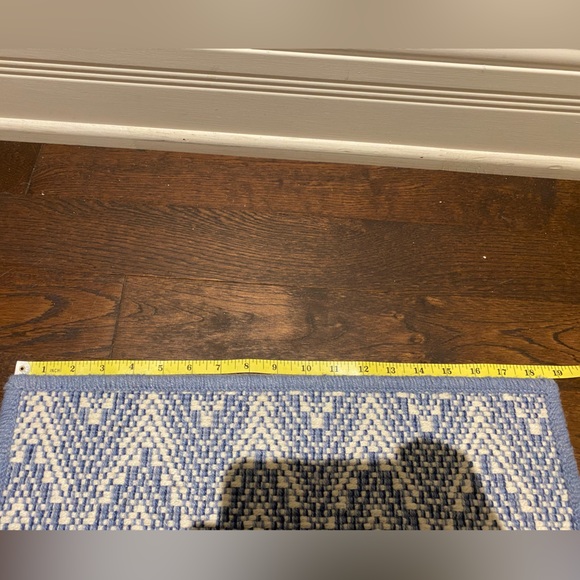 19x16 Blue and White zigzag Mat/Carpet - Picture 3 of 4